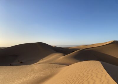 on voit les dunes de Chegaga à perte de vue