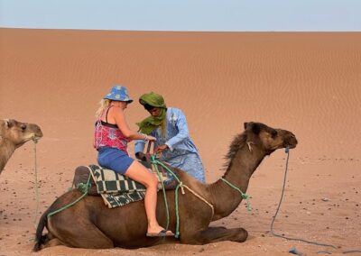 en selle pour une randonnee en dromadaire Voyage Desert Maroc